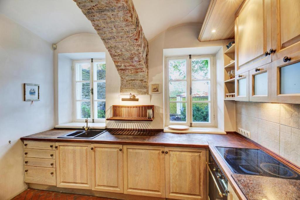 Cozy Old Town Historic House Apartment Tallinn Exterior photo